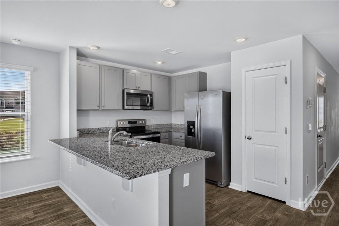 164 Coneflower Rd - Photo 6 of 36