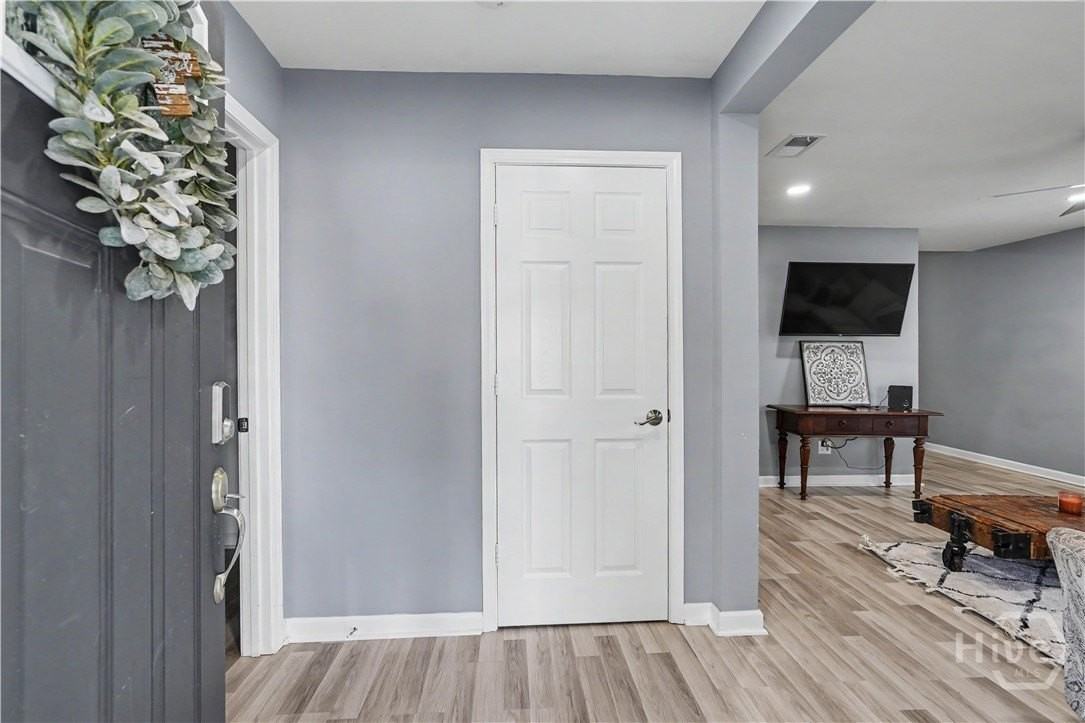 210 N Railroad Ave - Photo 4 of 50