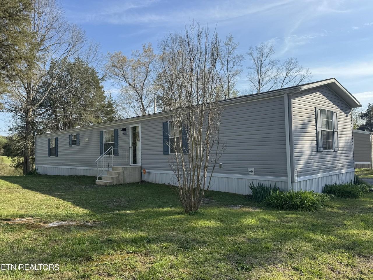 915 Arthur Rd - Photo 2 of 13