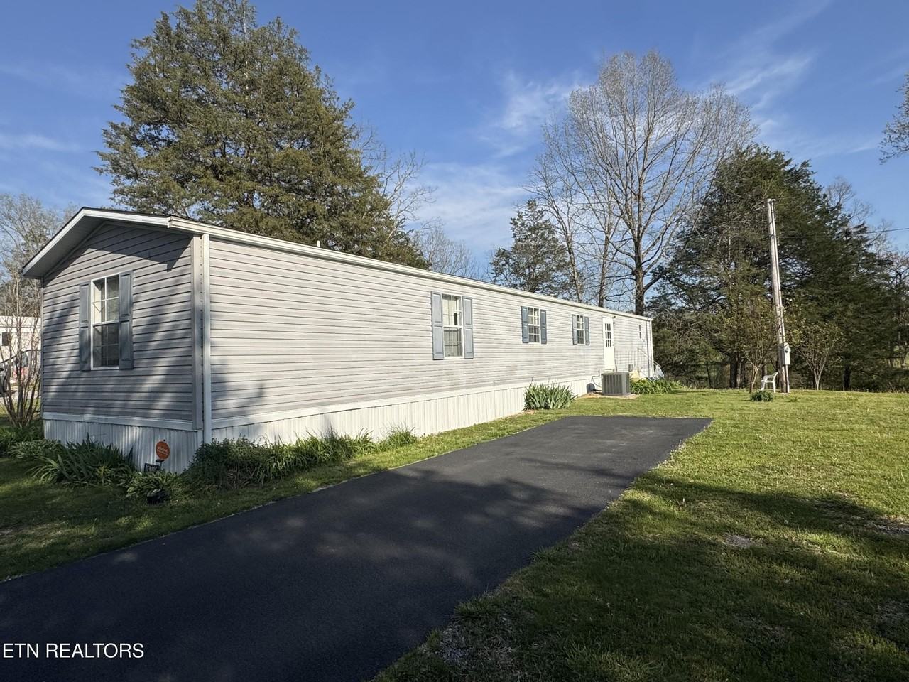 915 Arthur Rd - Photo 3 of 13