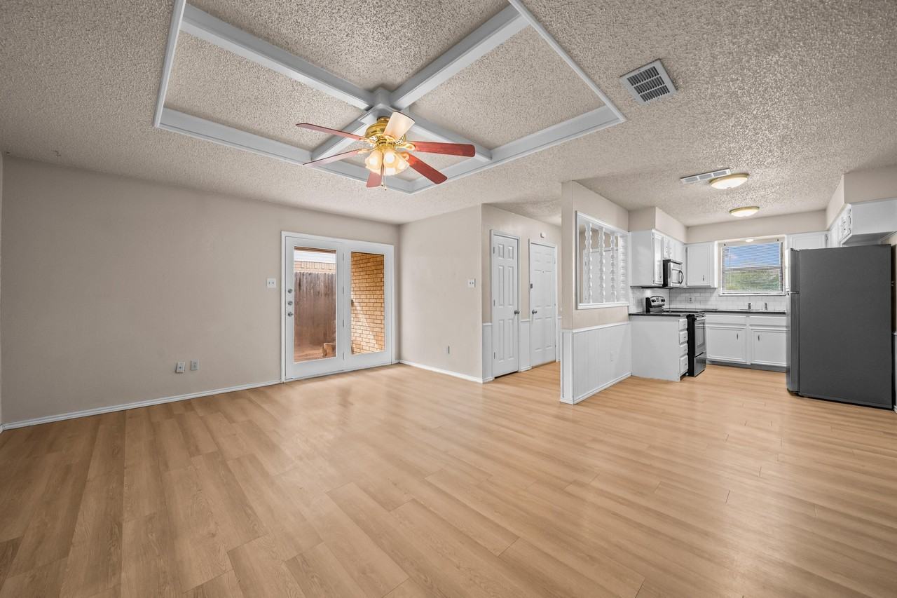 6803 Iola Ave - Photo 5 of 19