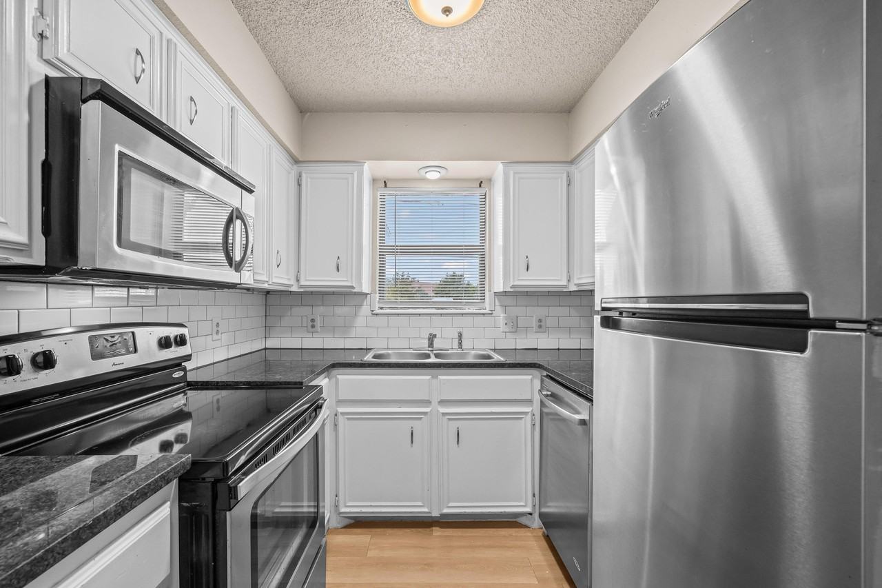 6803 Iola Ave - Photo 7 of 19