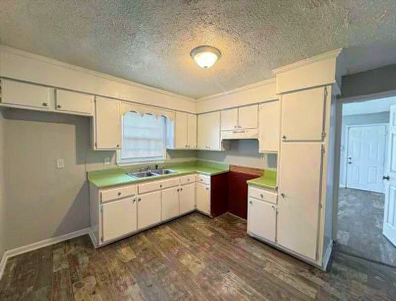 599 Snelson St #1 - Photo 3 of 8