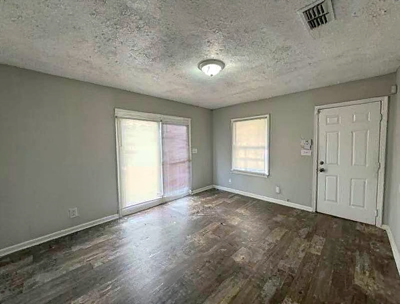 599 Snelson St #1 - Photo 4 of 8