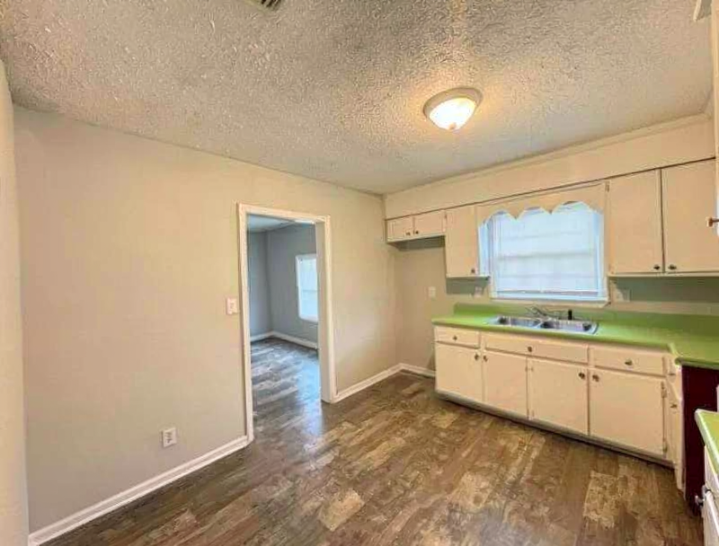 599 Snelson St #1 - Photo 5 of 8