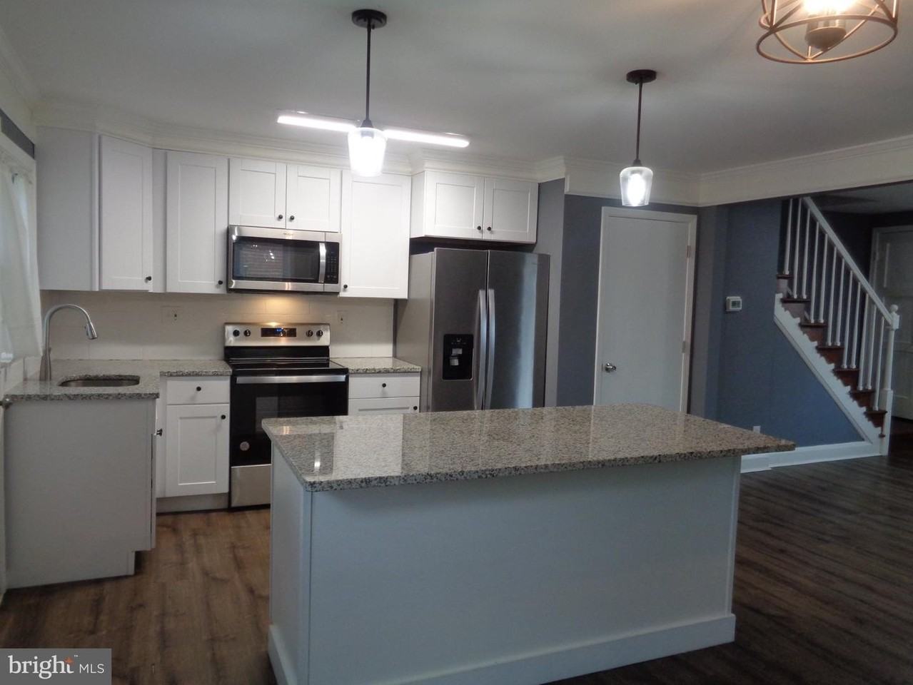 7607 Daniels Ave - Photo 3 of 29
