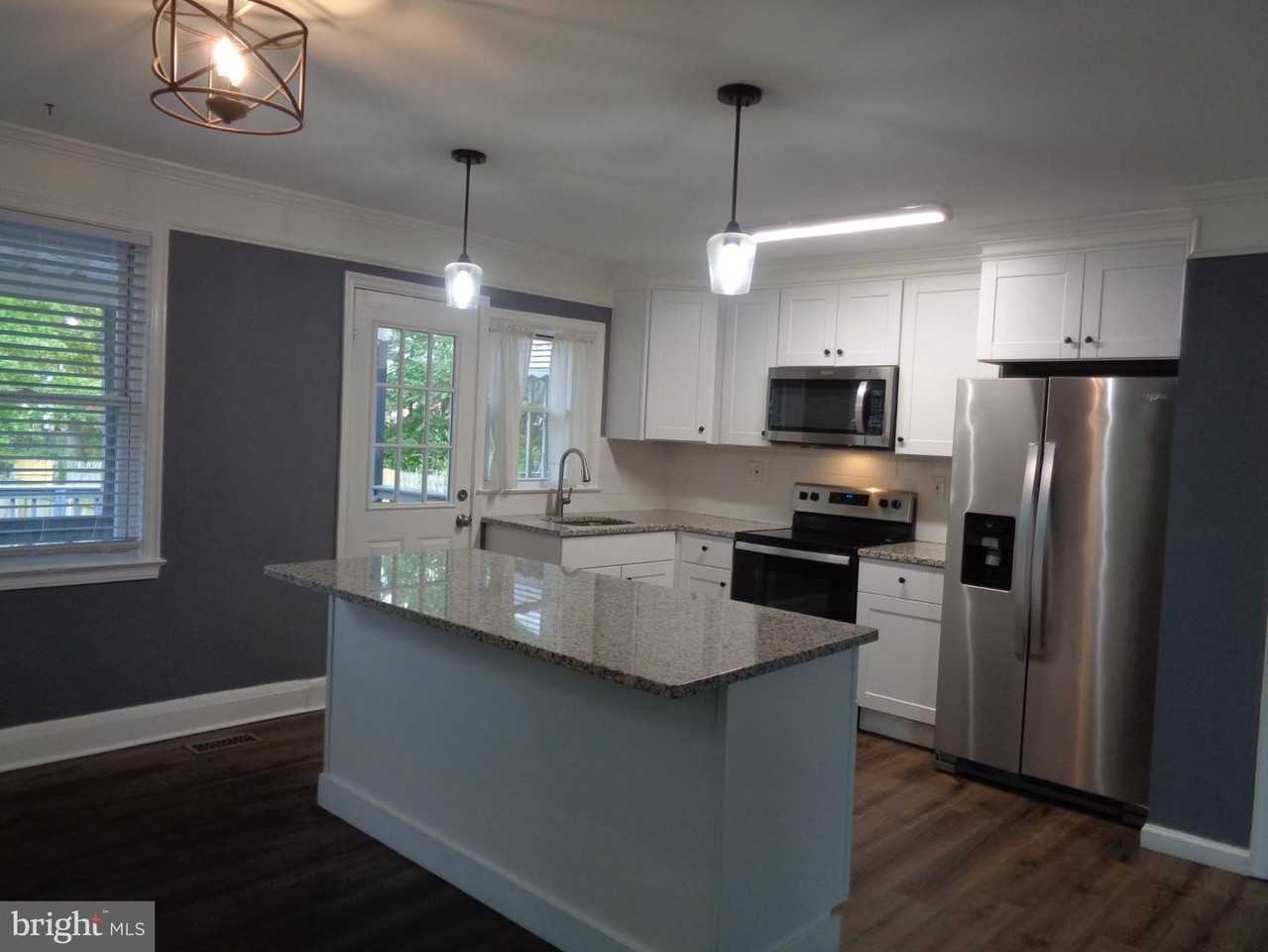 7607 Daniels Ave - Photo 4 of 29