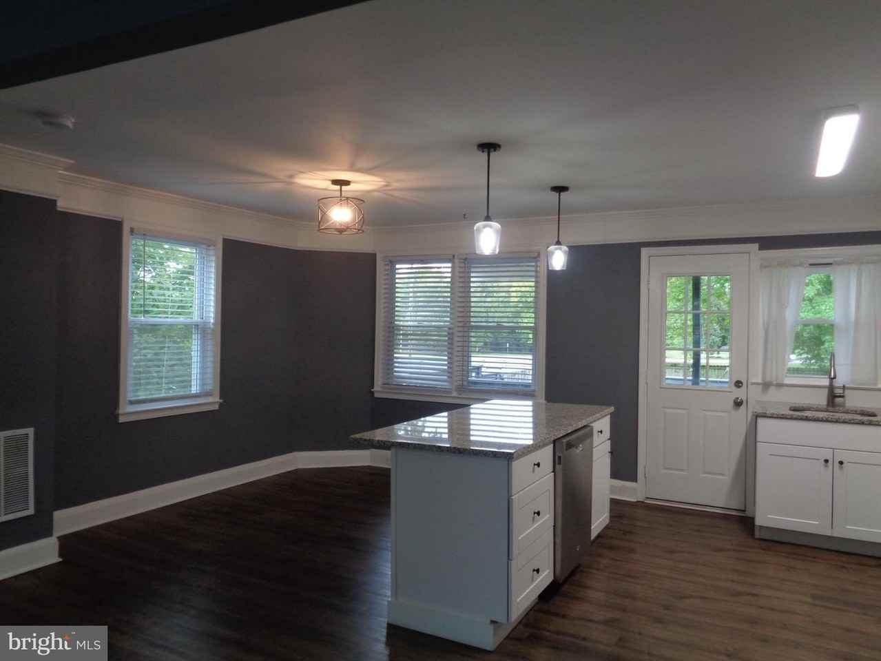 7607 Daniels Ave - Photo 5 of 29