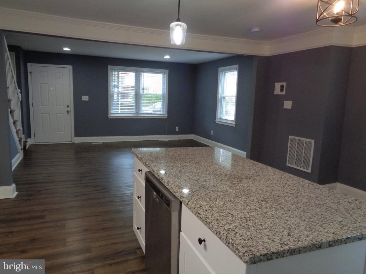 7607 Daniels Ave - Photo 7 of 29