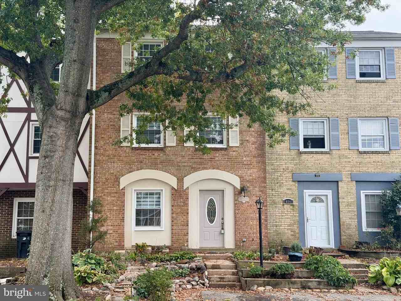 14839 Bodley Sq - Photo 2 of 33