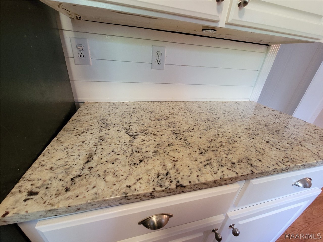 4066 Wares Ferry Rd - Photo 5 of 17
