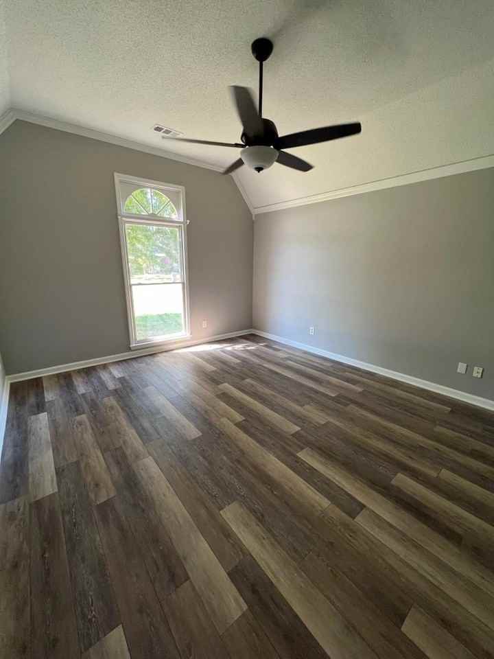 811 N Ericson Rd - Photo 3 of 13