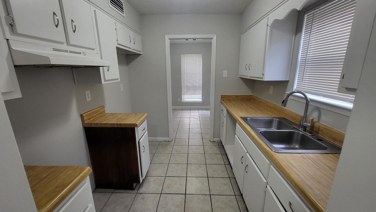 3823 Rainford Dr - Photo 2 of 14