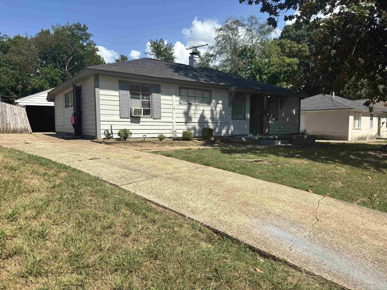 1770 Sugarloaf St - Photo 2 of 15
