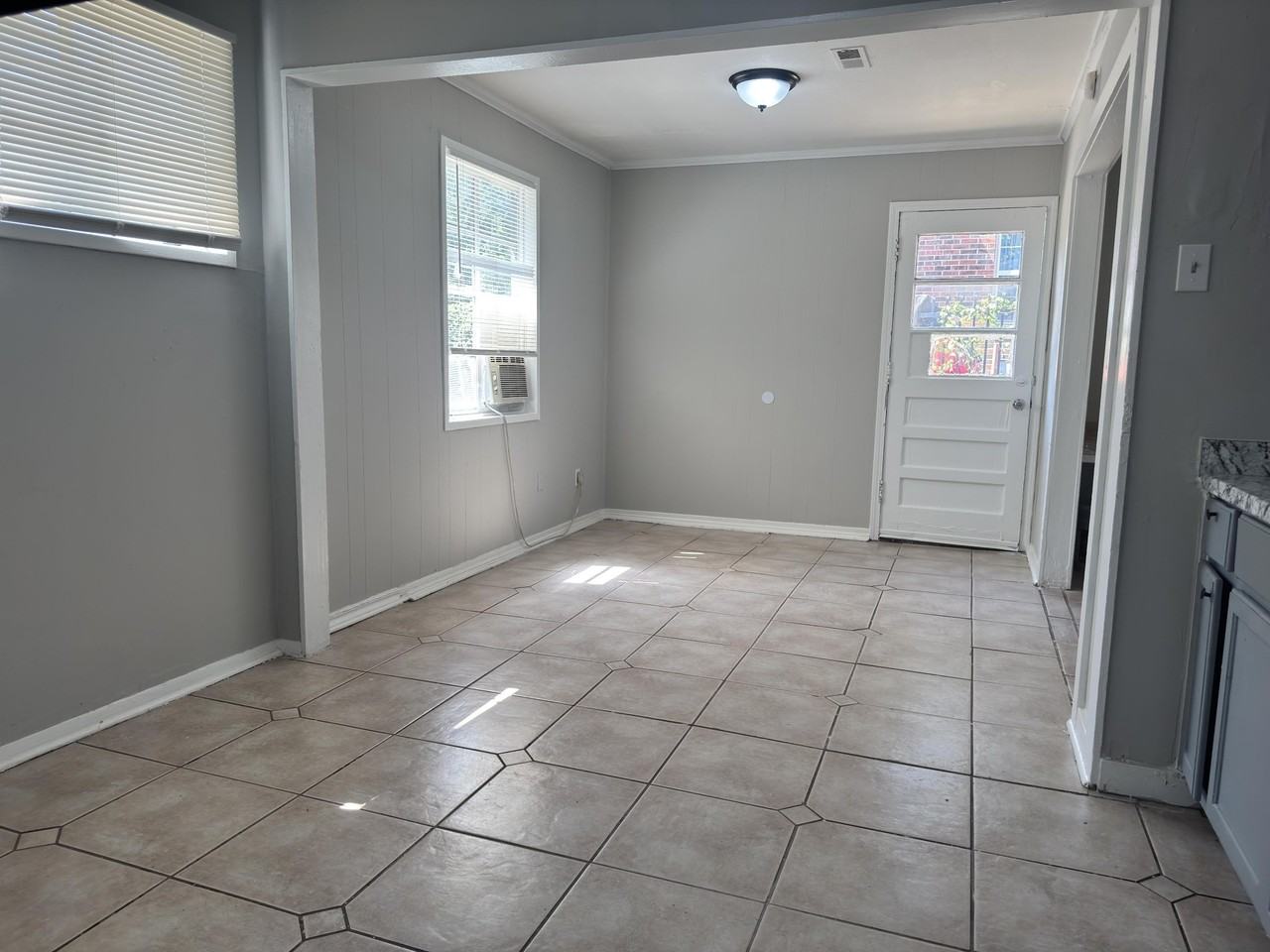 1770 Sugarloaf St - Photo 5 of 15