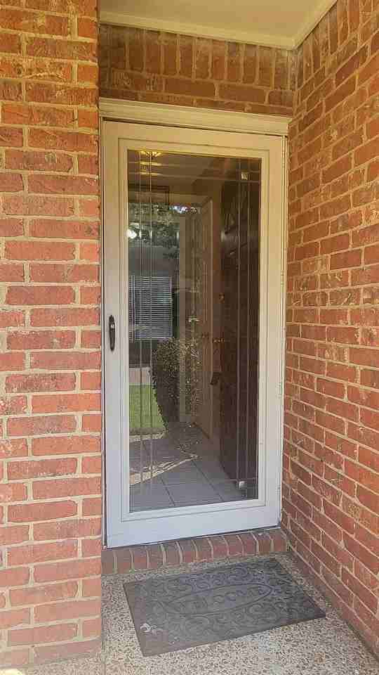 9246 Chalkwell Ave - Photo 3 of 27