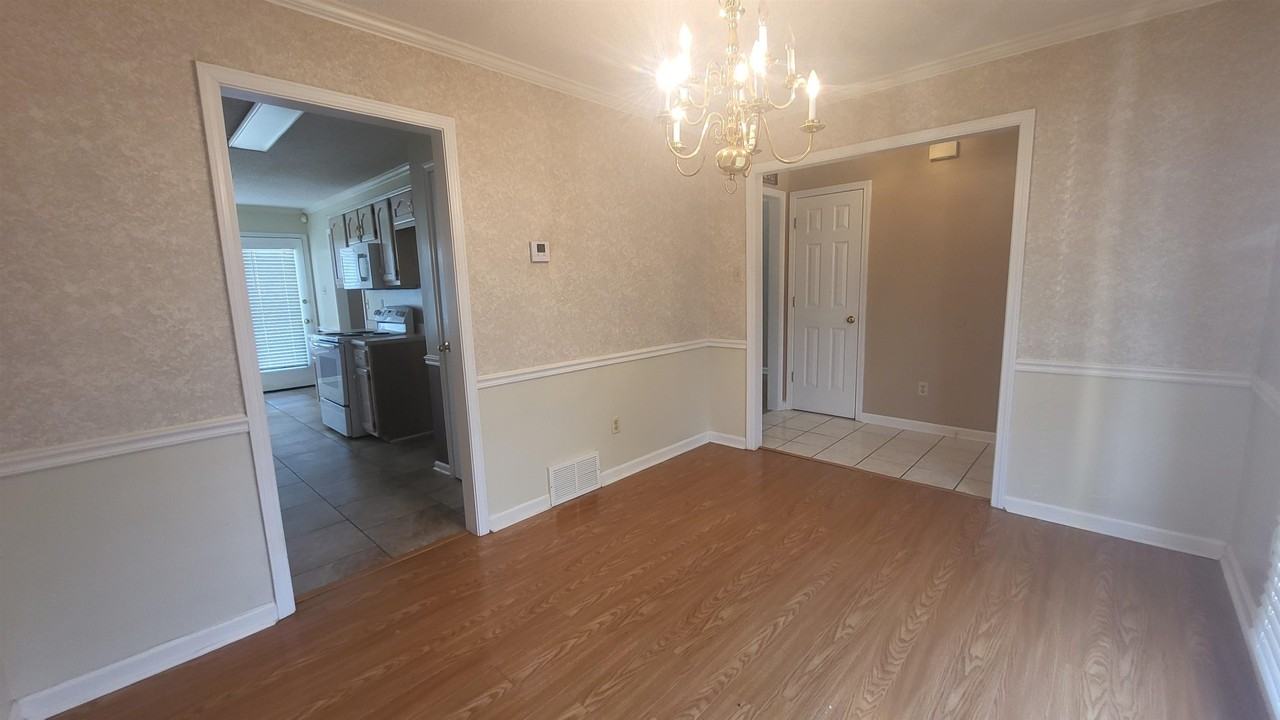 9246 Chalkwell Ave - Photo 6 of 27