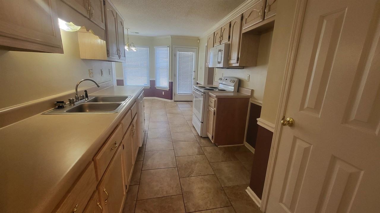 9246 Chalkwell Ave - Photo 7 of 27
