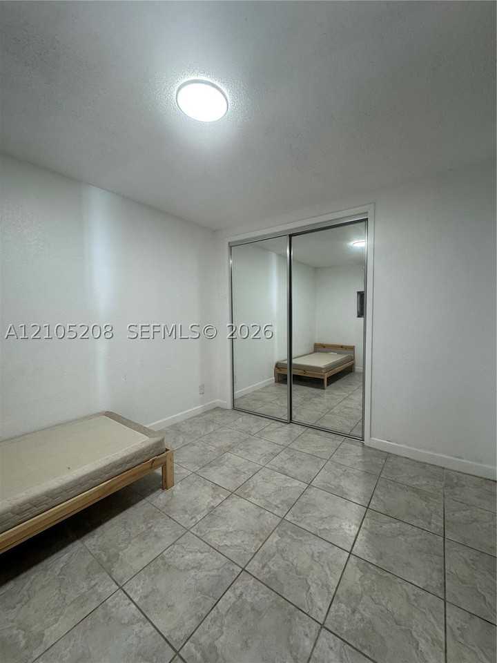 20920 Ne 24th Ave #A - Photo 3 of 12