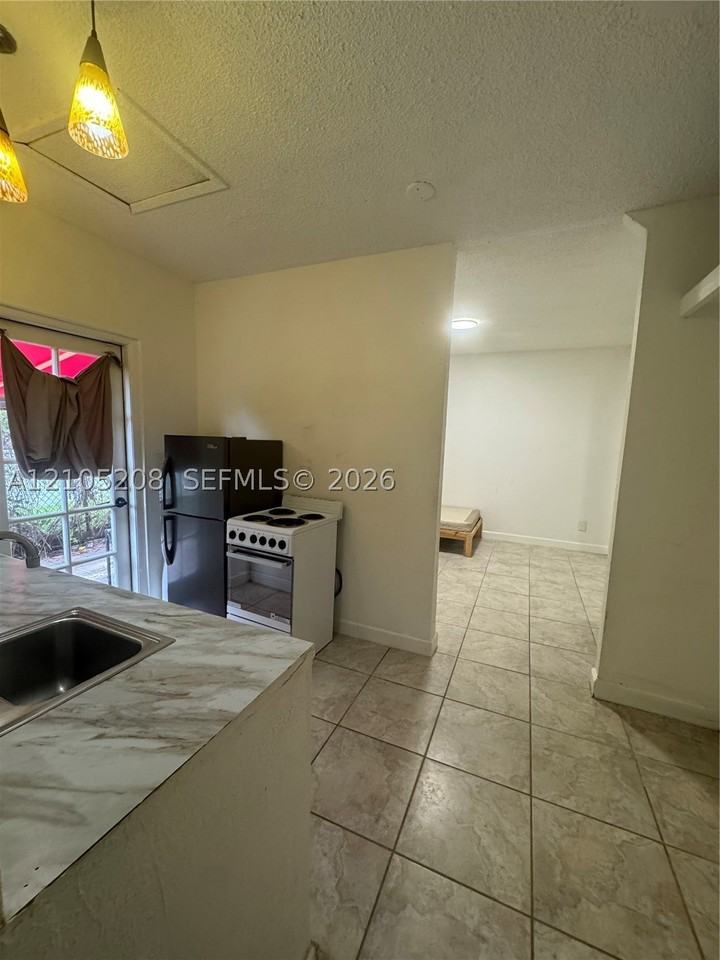 20920 Ne 24th Ave #A - Photo 4 of 12