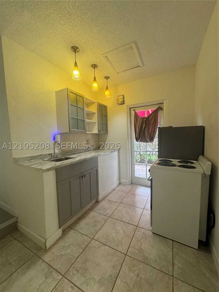 20920 Ne 24th Ave #A - Photo 5 of 12