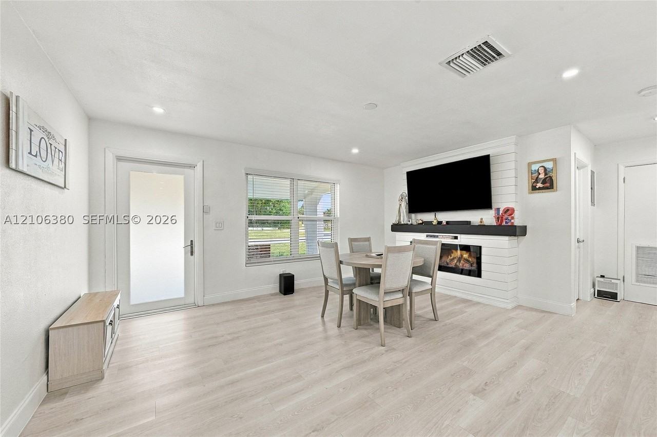 4649 Sw 28th Ave - Photo 6 of 30