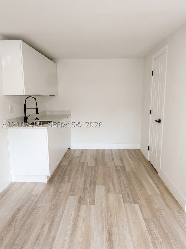 212 Nw 28th Way #B - Photo 4 of 10