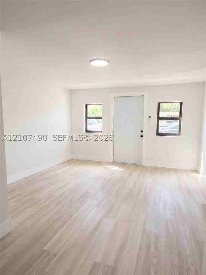 212 Nw 28th Way #B - Photo 7 of 10