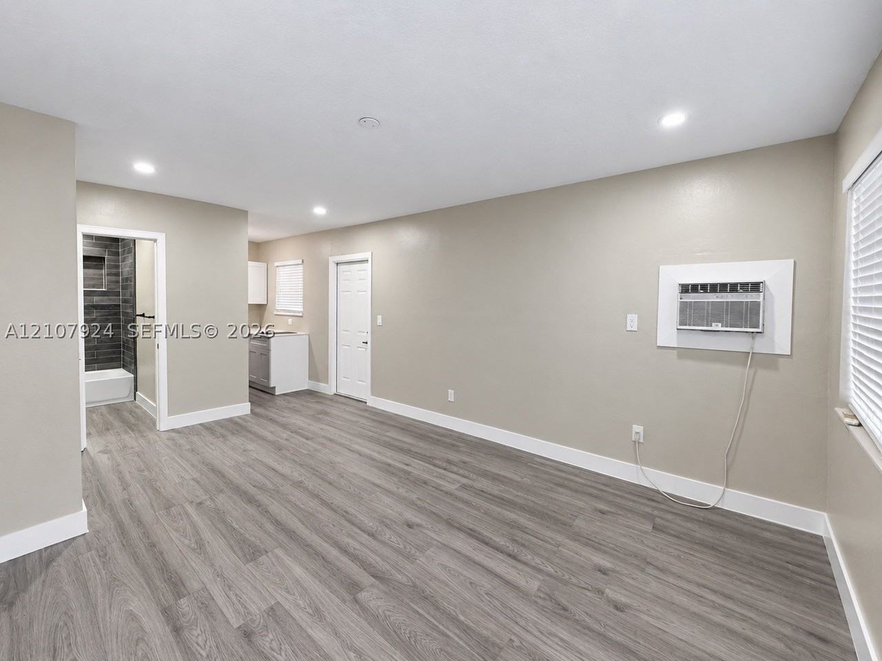2377 Nw 35th St #REAR - Photo 3 of 12