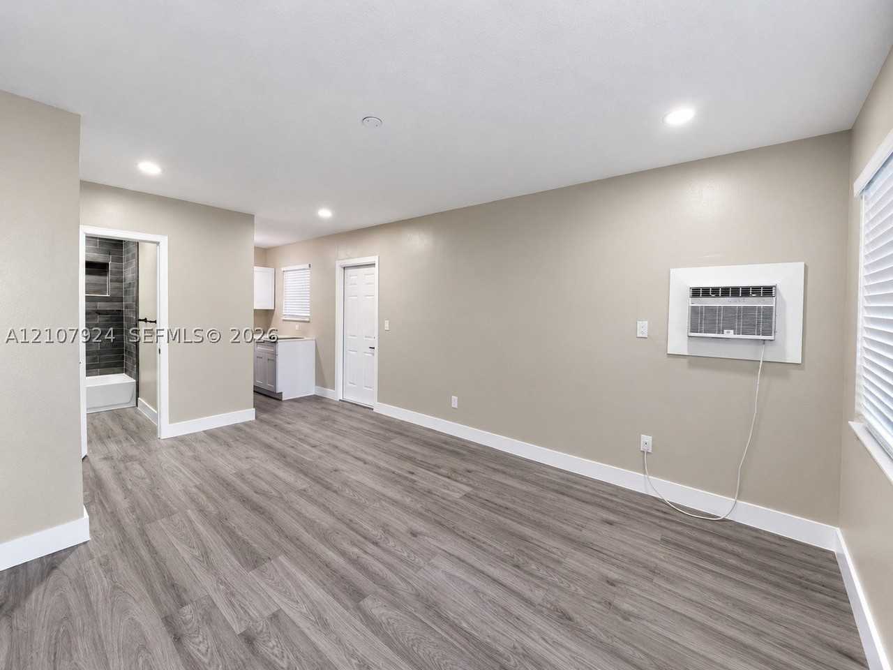 2377 Nw 35th St #REAR - Photo 4 of 12