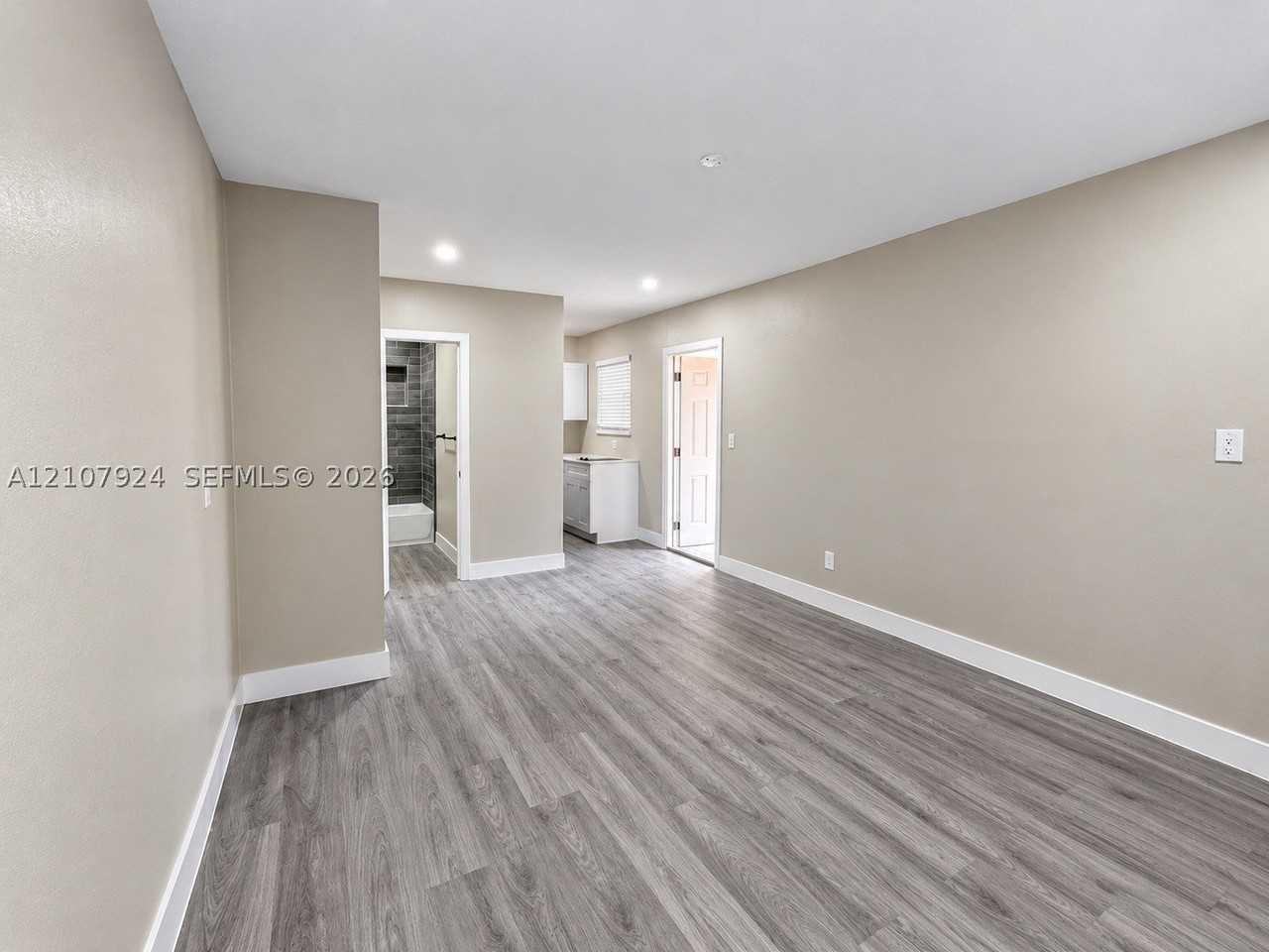 2377 Nw 35th St #REAR - Photo 5 of 12