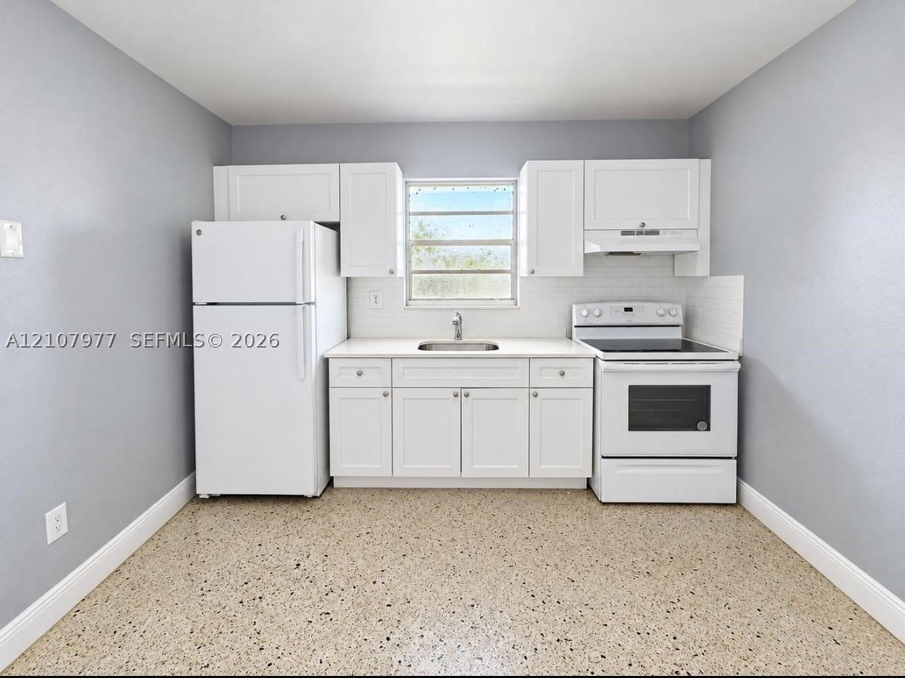 2315 W Okeechobee Rd #307 - Photo 2 of 7