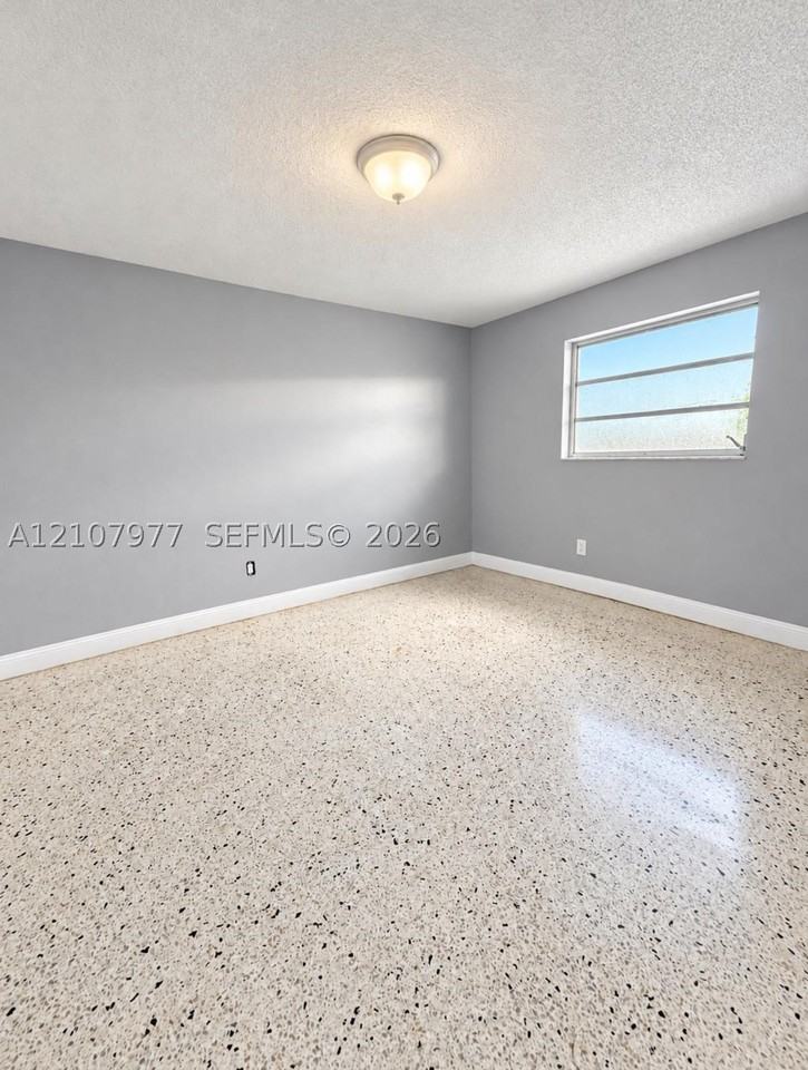 2315 W Okeechobee Rd #307 - Photo 4 of 7