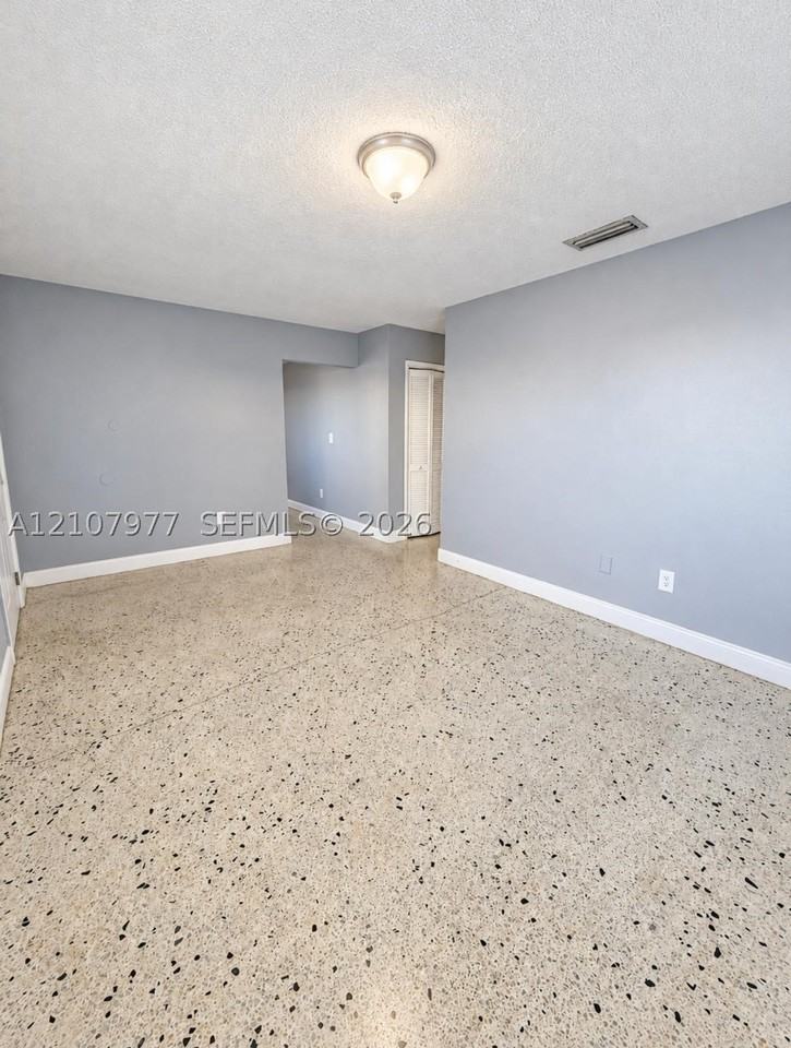 2315 W Okeechobee Rd #307 - Photo 5 of 7