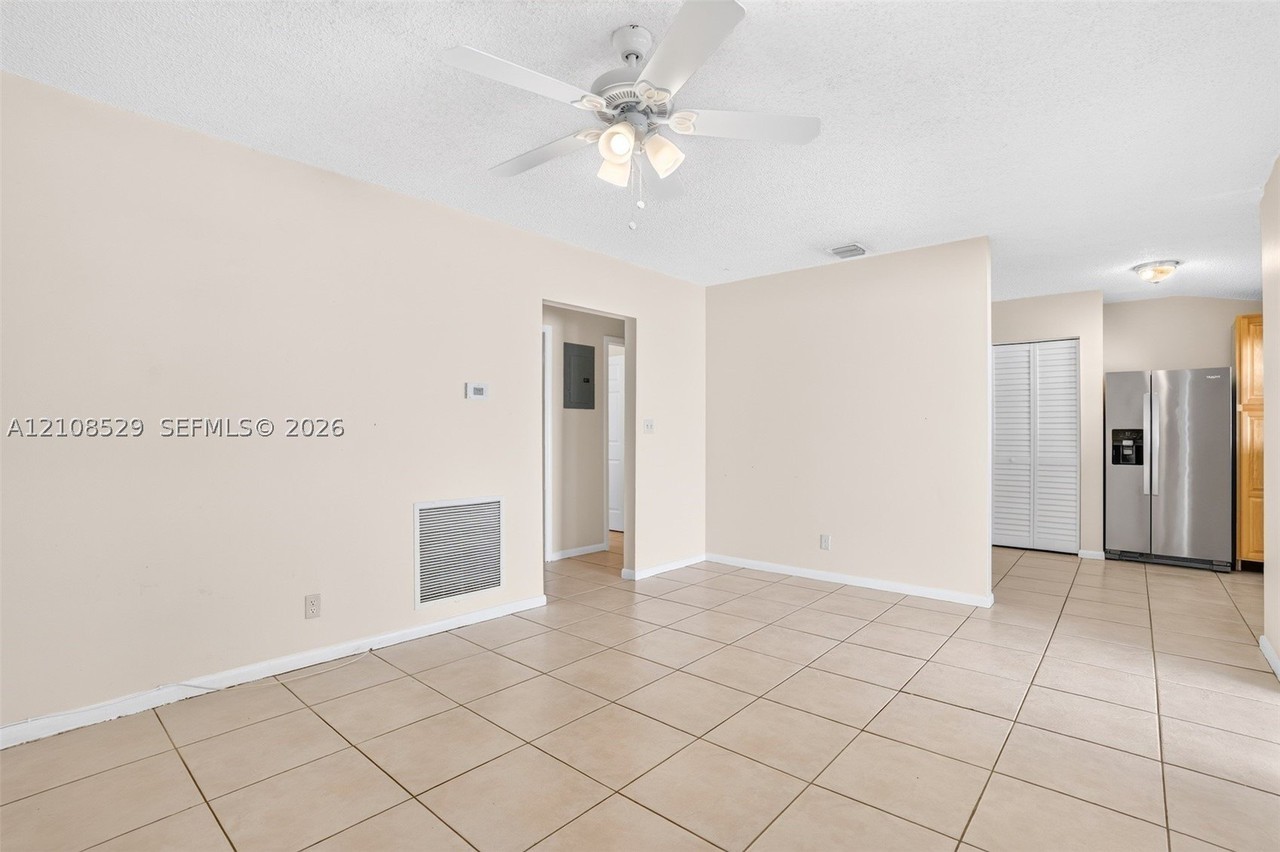 1015 Sw 4th Ave #A - Photo 2 of 23