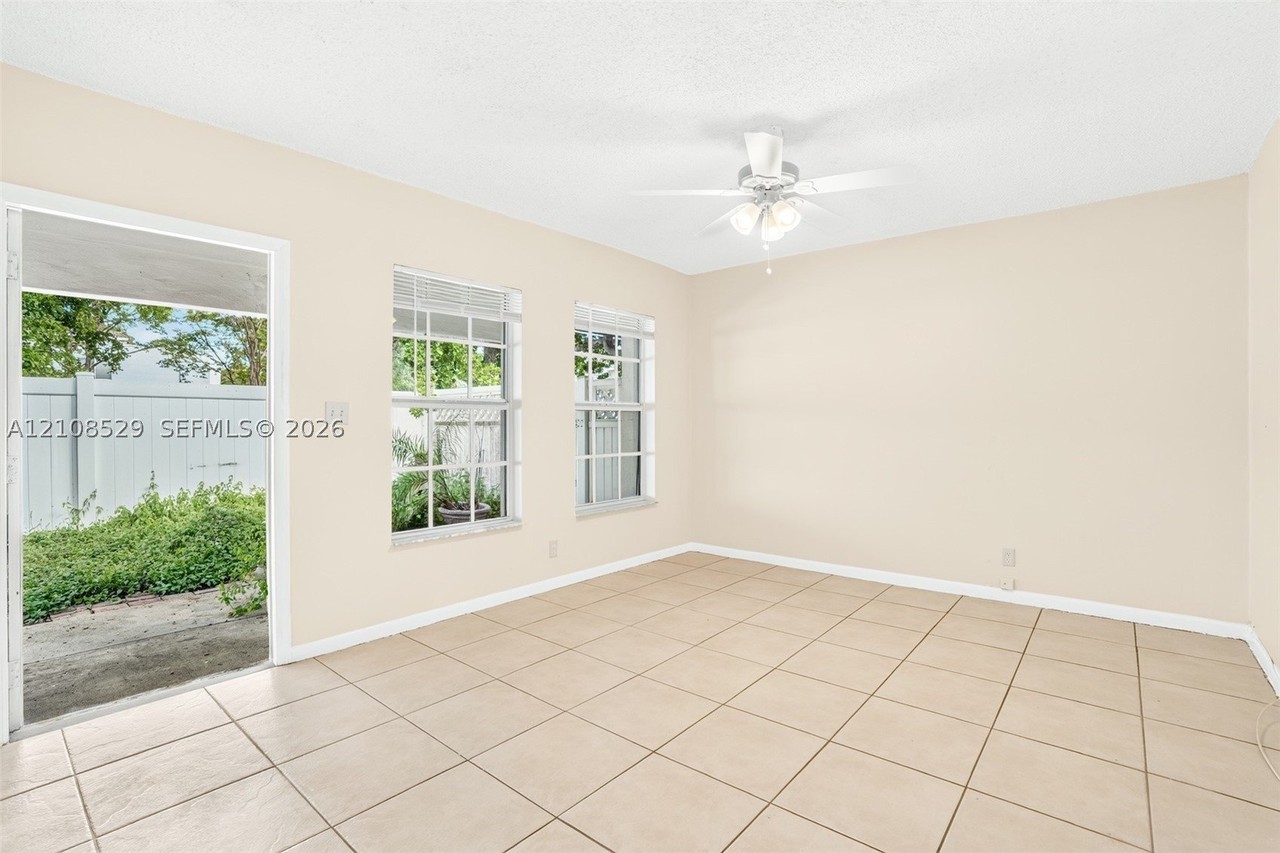 1015 Sw 4th Ave #A - Photo 3 of 23