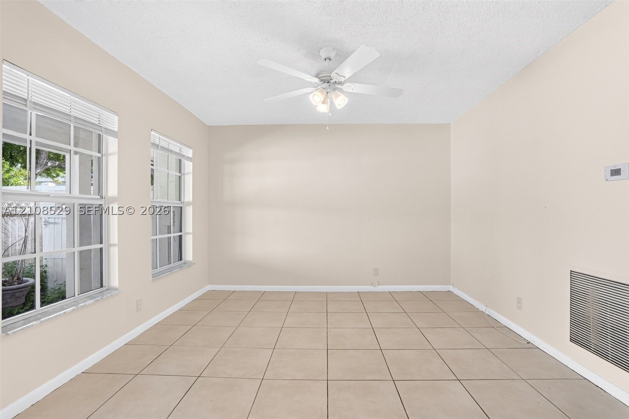 1015 Sw 4th Ave #A - Photo 4 of 23