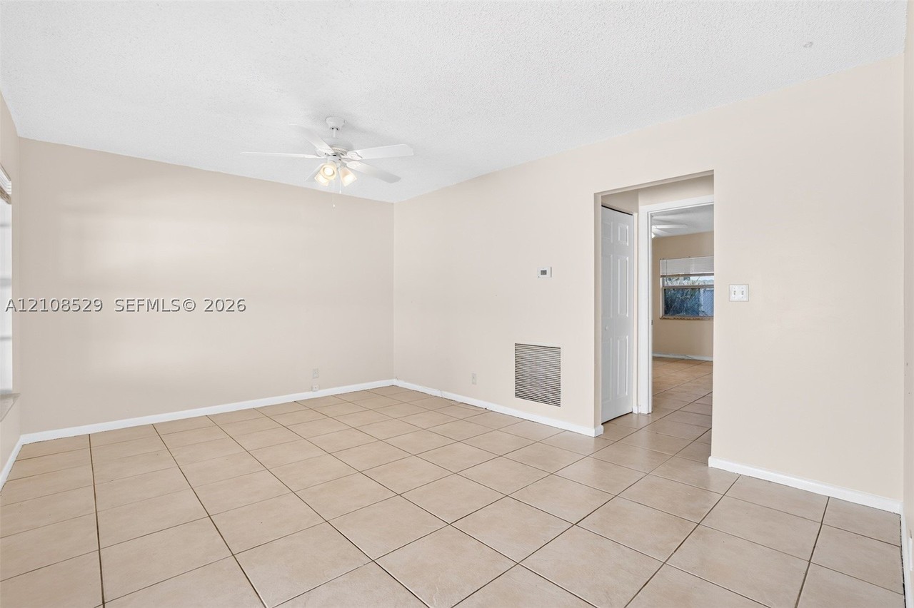 1015 Sw 4th Ave #A - Photo 5 of 23