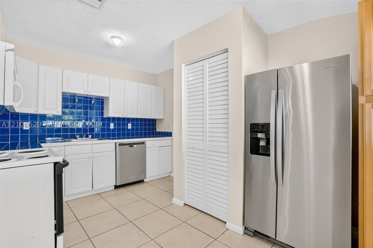 1015 Sw 4th Ave #A - Photo 7 of 23