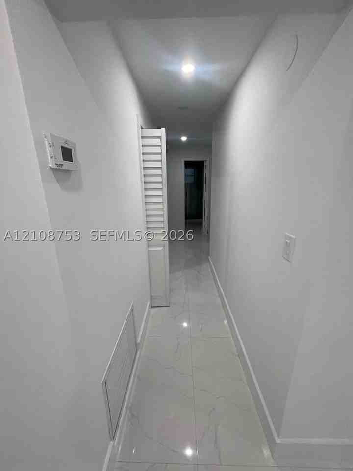 1010 Sw 84th Ave #1 - Photo 5 of 11
