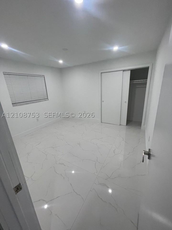 1010 Sw 84th Ave #1 - Photo 7 of 11