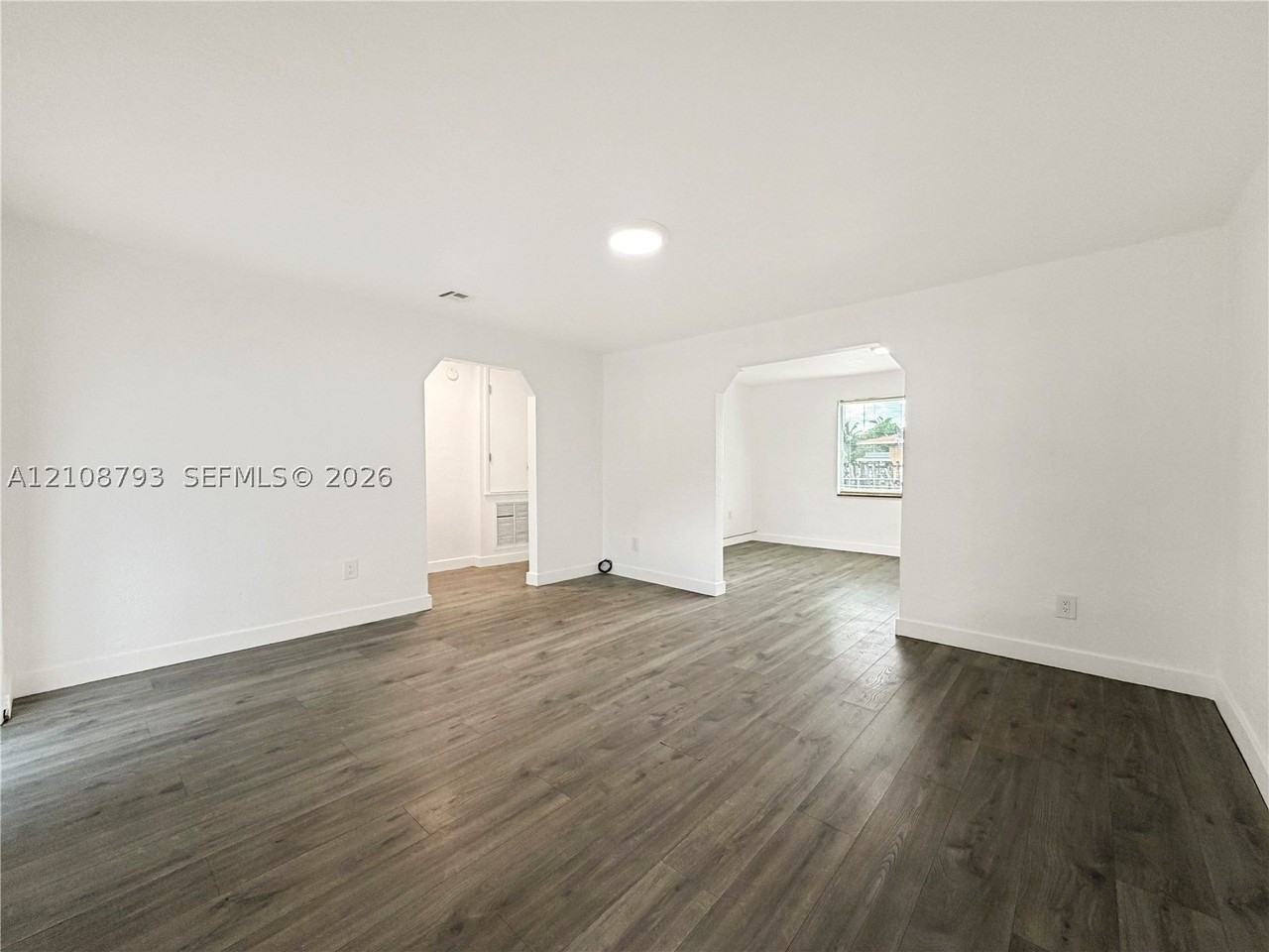 5716 Mayo St - Photo 4 of 15