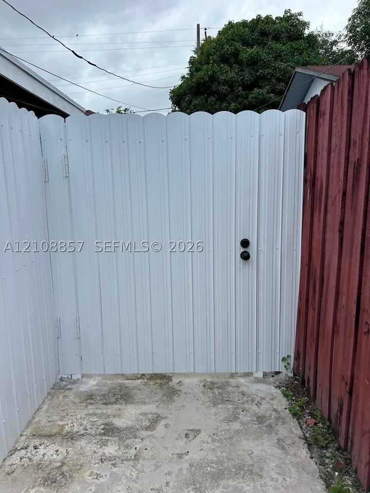 920 Nw 35th Ave #0 - Photo 2 of 14