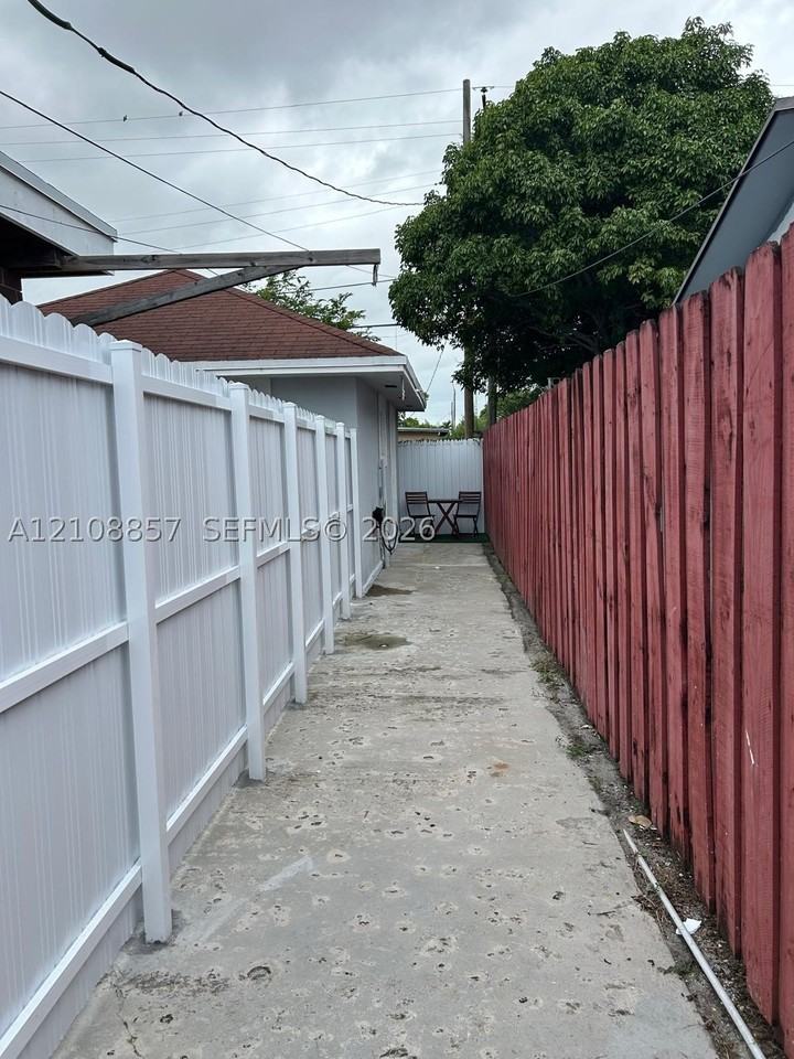 920 Nw 35th Ave #0 - Photo 3 of 14