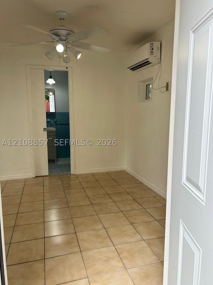 920 Nw 35th Ave #0 - Photo 5 of 14