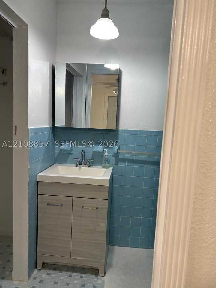 920 Nw 35th Ave #0 - Photo 7 of 14
