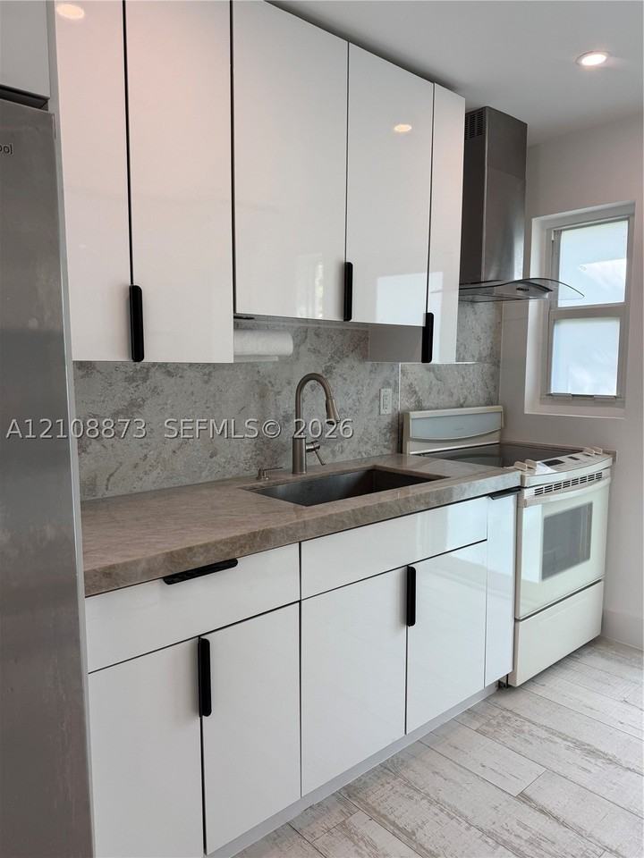 160 Nw 121st St #0 - Photo 4 of 10