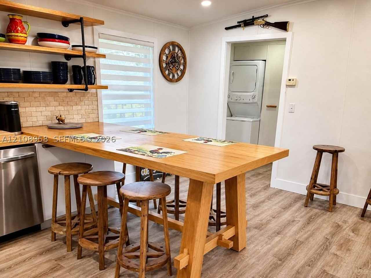 690 Vero Ave - Photo 5 of 19