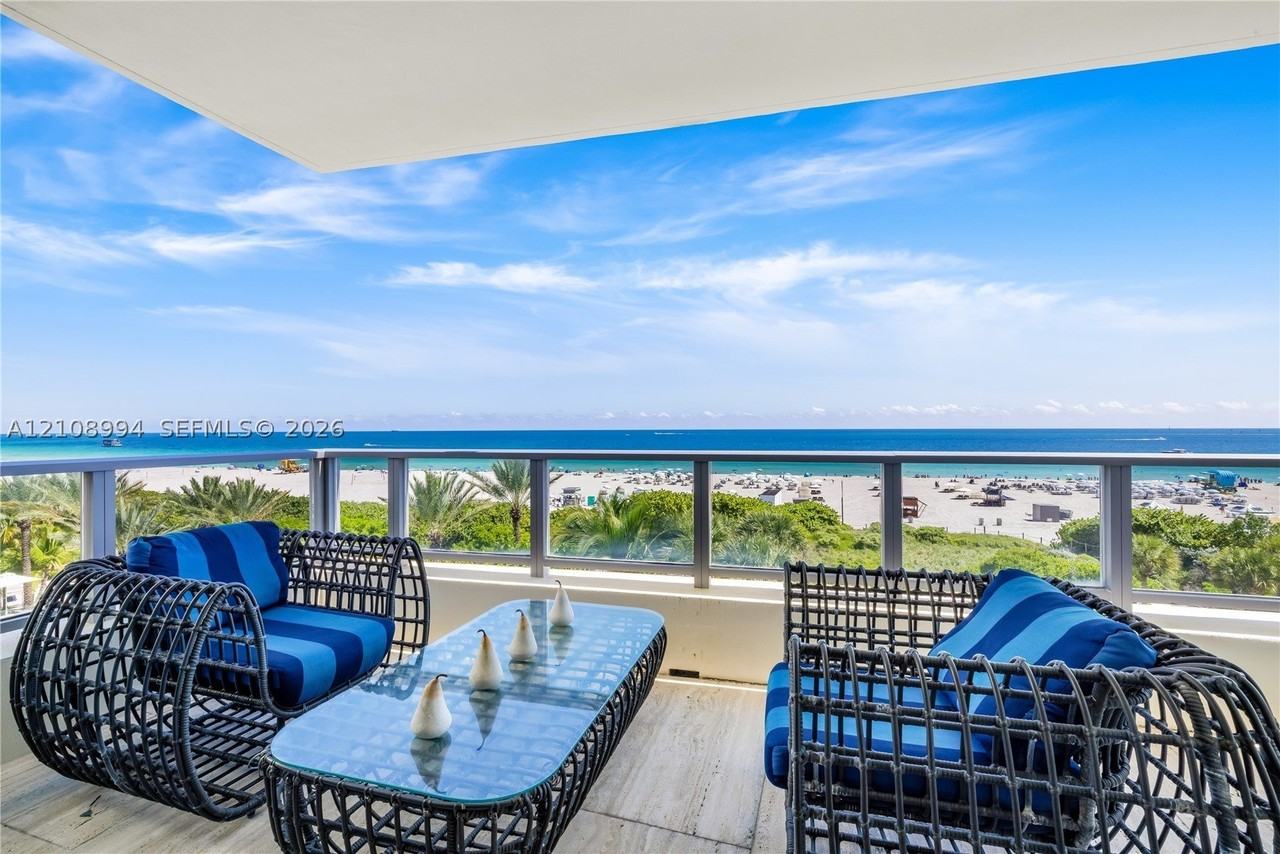 125 Ocean Dr - Photo 2 of 32