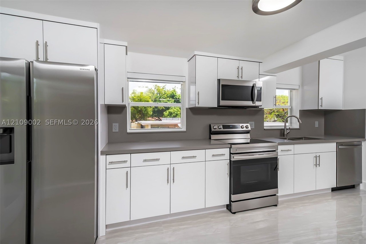 588 Sw 23rd Ave #2 - Photo 5 of 14